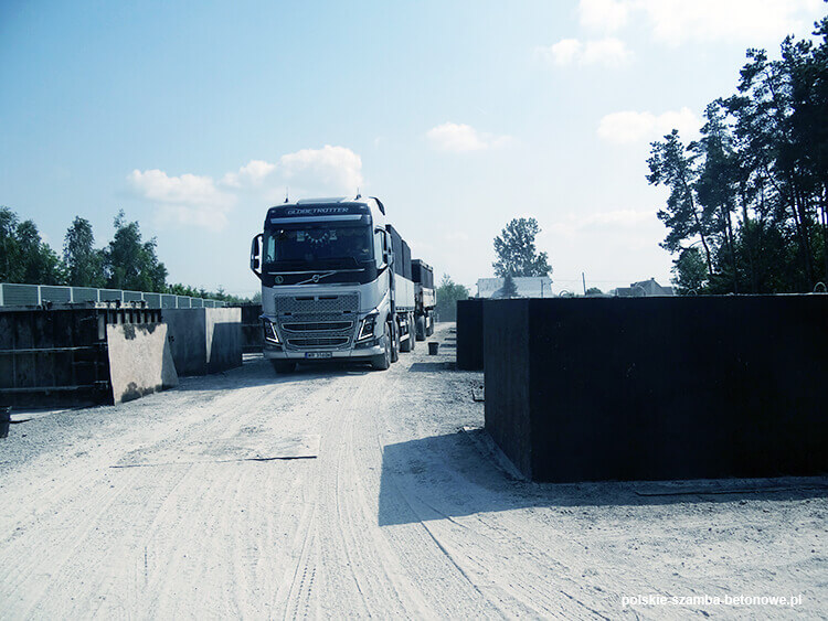 Transport szamb betonowych  w Pile